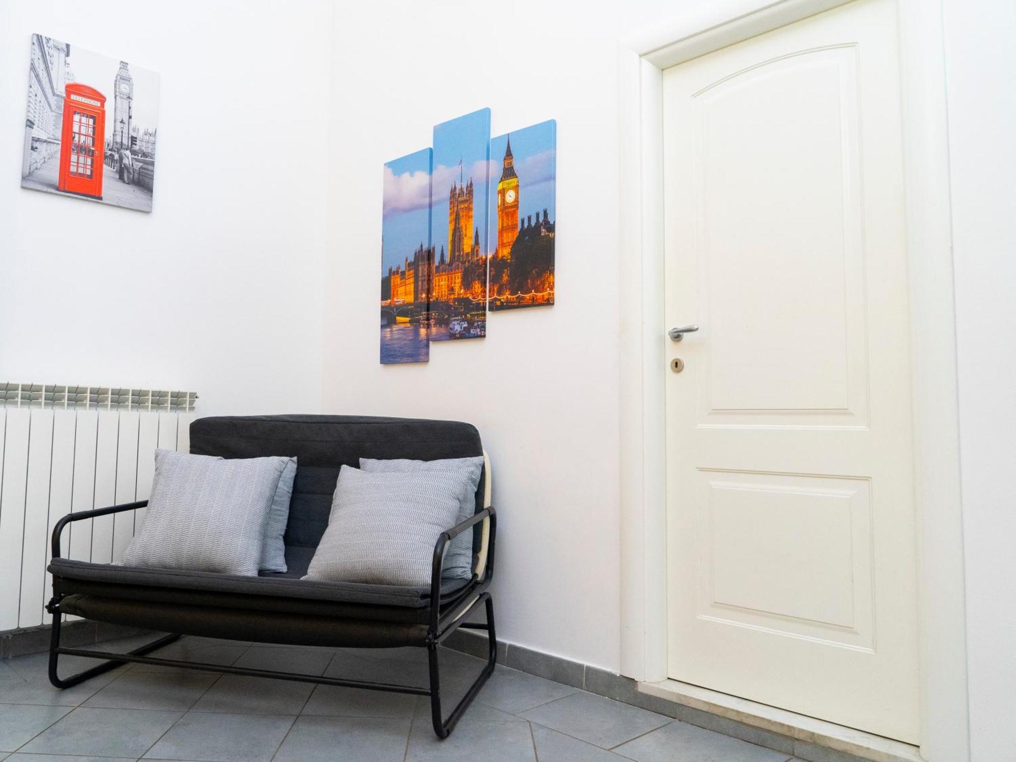 Salotto Piramide Bed & Breakfast Rome Room photo